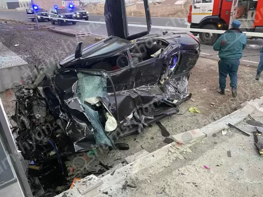 Ողբերգական ավտովթար Արագածոտնի մարզում․ «LADA Priora»-ն Աշտարակում բախվել է ճանապարհի եզրի հենասյանը, ապա՝ չգործող շինության պատին․ փրկարարները մետաղի ջարդոնի վերածված ավտոմեքենայից դուրս են բերել նրա դին․ ՖՈՏՈՌԵՊՈՐՏԱԺ, ՏԵՍԱՆՅՈՒԹ