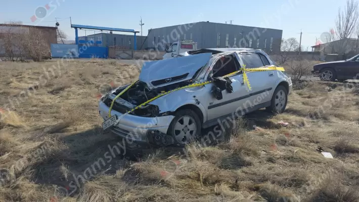 Ավտովթար՝ Կոտայքի մարզում․ «Opel»-ը Զովունի-Եղվարդ ավտոճանապարհին դուրս է եկել երթևեկելի գոտուց, բախվել հողաթմբերին, քարերին և հայտնվել Եղվարդի «բոթասի» գործարանի դիմաց․ կա վիրավոր․ ՖՈՏՈՌԵՊՈՐՏԱԺ, ՏԵՍԱՆՅՈՒԹ