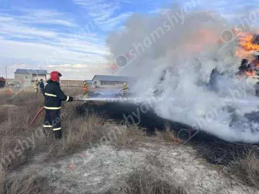 Խոշոր հրդեհ՝ Արարատի մարզի Ռանչպար գյուղում․ մոտ 4000-ից ավելի խոտի հակերում առաջացած կրակը տեսանելի է մի քանի կմ-ից․ Մասիսի և Արտաշատի հրշեջները մի քանի ժամ է, վտանգելով իրենց կյանքը պայքարում են կրակի դեմ․ ՖՈՏՈՌԵՊՈՐՏԱԺ, ՏԵՍԱՆՅՈՒԹ