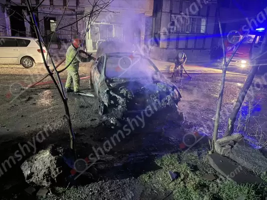 Արտակարգ դեպք՝ Արմավիրի մարզում. Մեծամոր քաղաքի շենքերից մեկի բակում հրդեհ է բռնկվել «Nissan»-ում. կրակը տեսանելի է մի քանի հարյուր մետրից. ՖՈՏՈՌԵՊՈՐՏԱԺ, ՏԵՍԱՆՅՈւԹ