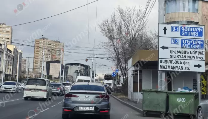 Ճանապարհային երթևեկության բարձիթողի վիճակ Երևանի «Սերվիսի» խաչմերուկի շրջանաձև հատվածում․ Տիգրան Ավինյանը մի օր գա ու հետևի երթևեկությանը՝ էստեղից կգնա ոչ թե քաղաքապետարան, այլ ուղիղ Նուբարաշենի հոգեբուժարան․ ՖՈՏՈՌԵՊՈՐՏԱԺ, ՏԵՍԱՆՅՈՒԹ