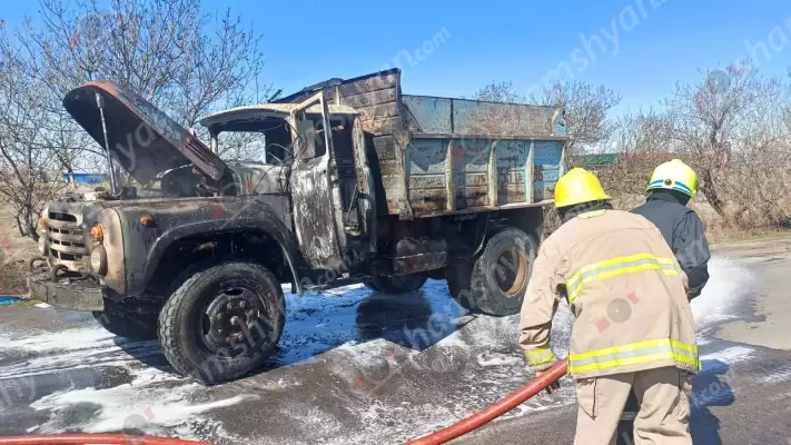 Հրդեհ՝ Արարատի մարզում. Հայանիստում «ZIL» մակնիշի բեռնատարում առաջացած կրակի դեմ մինչ հրշեջների ժամանումը պայքարել են վարորդն ու քաղաքացիները. կա վիրավոր. ՖՈՏՈՌԵՊՈՐՏԱԺ, ՏԵՍԱՆՅՈւԹ