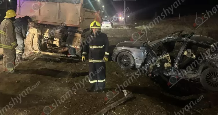 Ողբերգական ավտովթար՝ Արարատի մարզում. 26-ամյա վարորդը «BMW»-ով մխրճվել է կայանված «Kamaz»-ի հետնամասի մեջ. «BMW»-ի վարորդը հիվանդանոցում մահացել է. ՖՈՏՈՌԵՊՈՐՏԱԺ, ՏԵՍԱՆՅՈւԹ
