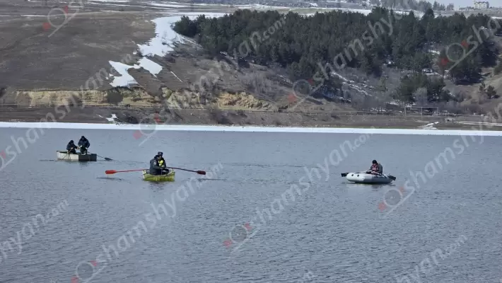 Հրազդան քաղաքում հայտնի «Ծովինար» ջրամբարում փրկարարները, ջրասուզակն ու քաղաքացիները շարունակում են երեկվանից ջրահեղձ եղած կնոջ մարմնի հայտնաբերման աշխատանքները. ՖՈՏՈՌԵՊՈՐՏԱԺ, ՏԵՍԱՆՅՈւԹԵՐ