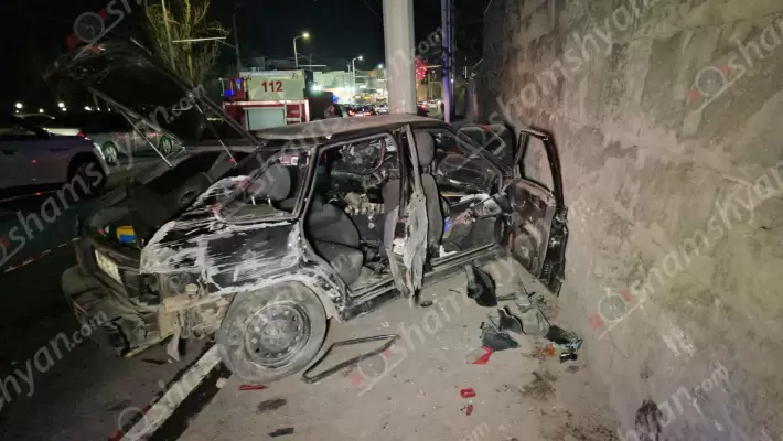 Խոշոր ավտովթար՝ Երևանում․ Մյասնիկյան պողոտայում «Լադա»-ն բախվել է էլեկտրասյանը․ 4 վիրավորներից 2-ին ավտոմեքենայից դուրս են բերել փրկարարները՝ օգտագործելով հատուկ տեխնիկա․ բժիշկները պայքարում են նրանց կյանքի համար․ ՖՈՏՈՌԵՊՈՐՏԱԺ, ՏԵՍԱՆՅՈՒԹ