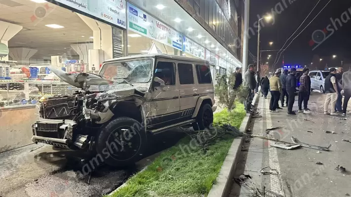 Խոշոր ավտովթար՝ Երևանում․ Արշակունյաց պողոտայում բախվել են «BMW»-ն և «Mercedes G»-ն․ վերջինը հայտնվել է հետիոտնի համար նախատեսված մայթին․ կան վիրավորներ․ ՖՈՏՈՌԵՊՈՐՏԱԺ, ՏԵՍԱՆՅՈՒԹ