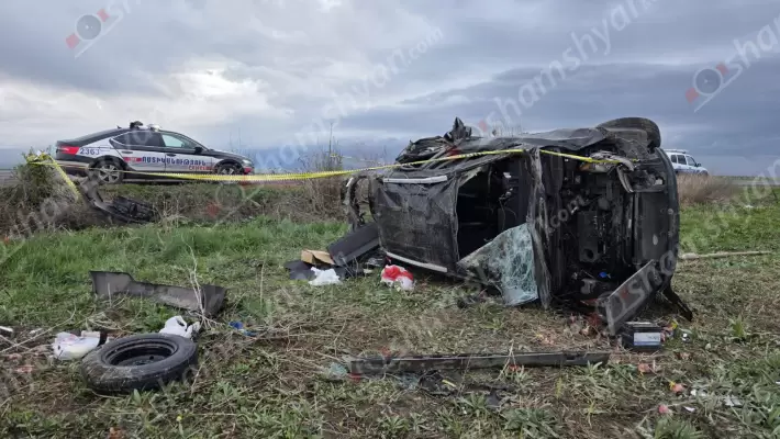 Խոշոր ավտովթար՝ Արարատի մարզում․ Երասխի ճանապարհին «Hyundai Tucson»-ը դուրս է եկել երթևեկելի գոտուց, մի քանի պտույտ գլորվելով կողաշրջված հայտնվել դաշտում․ վիրավոր ամուսիններից մեկին տեղափոխել են Երևան․ ՖՈՏՈՌԵՊՈՐՏԱԺ, ՏԵՍԱՆՅՈՒԹ