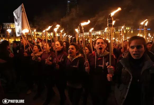 Ավանդական Ջահերով երթը՝ ուղիղ
