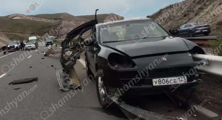 Ողբերգական ավտովթար՝ «Չայնիի» ոլորաններում․ «Porsche Cayenne»-ը մխրճվել է երկաթե արգելապատնեշի մեջ․ վարորդը, ով զրկված է եղել մեքենա վարելու իրավունքից, հայտնաբերվել է ավտոմեքենայից դուրս՝ մահացած․ ՖՈՏՈՌԵՊՈՐՏԱԺ, ՏԵՍԱՆՅՈՒԹ