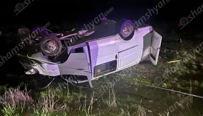 Ավտովթար՝ Կոտայքի մարզում․ Եղվարդ-Զորավան ավտոճանապարհին 83-ամյա վարորդը «Գազել»-ով դուրս է եկել ճանապարհի երթևեկելի գոտուց, բախվել հողաթմբին և գլխիվայր հայտնվել դաշտում․ կա վիրավոր․ ՖՈՏՈՌԵՊՈՐՏԱԺ, ՏԵՍԱՆՅՈՒԹ