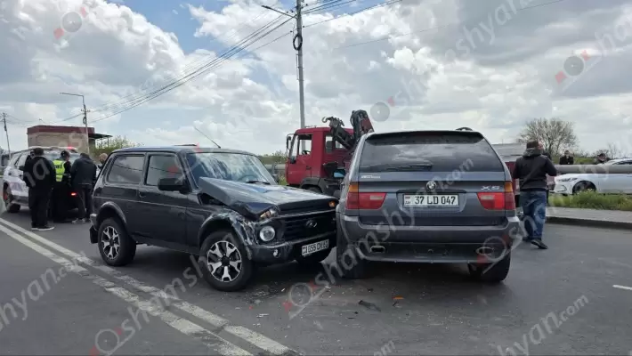 Ավտովթար՝ Կոտայքի մարզում. Արզնու խճուղում բախվել են «BMW X5»-ն ու «ՎԱԶ 2121»-ը. օպերատիվ են գործել շտապօգնության բժիշկներն ու ՊԾ Կոտայքի գումարտակի պարեկները. ՖՈՏՈՌԵՊՈՐՏԱԺ, ՏԵՍԱՆՅՈւԹ