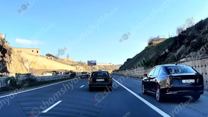 ՊԾ Կոտայքի մարզի գումարտակի հրամանատարի հանձնարարականով՝ տաք հետքերով հայտնաբերվել է «Hongqi»-ի 26-ամյա օրինախախտ վարորդը, ով ենթարկվել է վարչական պատասխանատվության. ՖՈՏՈՌԵՊՈՐՏԱԺ, ՏԵՍԱՆՅՈւԹ