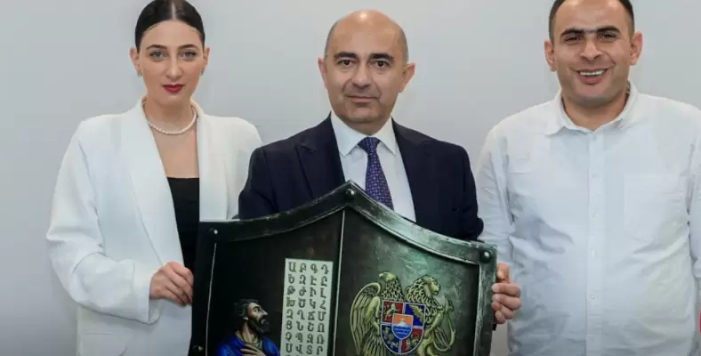 «Լուսավոր Հայաստան»–ի քարոզարշավը՝ Հարկադիր կատարումն ապահովող ծառայության շենքի առջևից