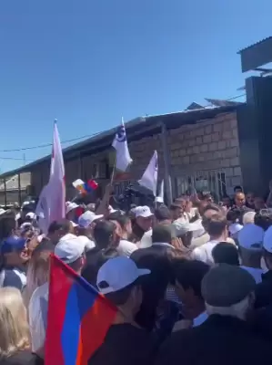Զարթոնքը դիմավորեց «Ուժեղ Հայաստան»-ին եզդիական դրոշներով, գառ մորթելով