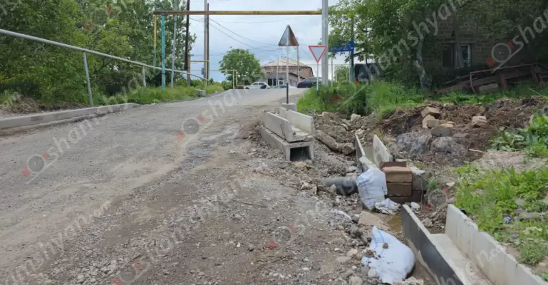 Օհանավանից դեպի Հովհաննավանք զբոսաշրջիկներն ու ուխտավորները կարծես թե ճանապարհն անցնեն Գողգոթայի միջով․ 6 ամիս է՝ մի քանի մետրանոց ճանապարհը վարորդների, զբոսաշրջիկների ու ուխտավորների համար դարձել է պատուհաս. ՖՈՏՈՌԵՊՈՐՏԱԺ, ՏԵՍԱՆՅՈւԹ