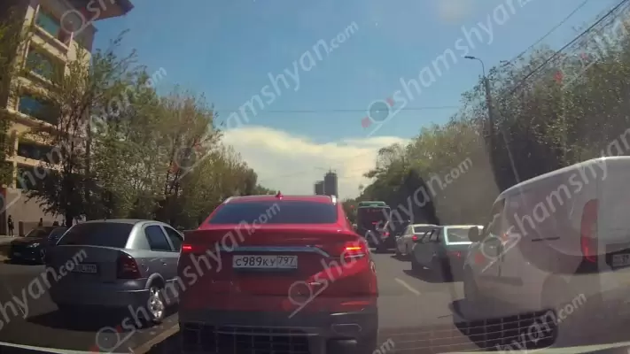 ԲԱՑԱՌԻԿ ՏԵՍԱՆՅՈւԹ․ Ինչքան էլ Պարեկային ծառայությունը հորդորի, միևնույն է, կան «ուղեղից թոփալ» վարորդներ, որ երթևեկում են հանդիպակաց՝ ստեղծելով վթարային իրավիճակ․ՖՈՏՈՌԵՊՈՐՏԱԺ