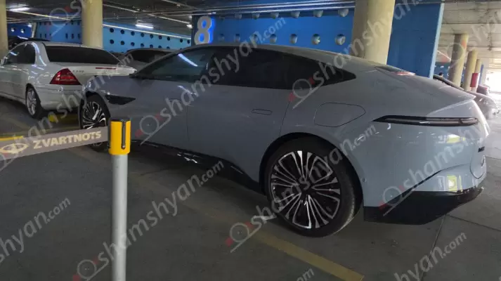 Բարձիթողի վիճակ՝ «Զվարթնոց» միջազգային օդանավակայանում․ քաղաքացին թանկարժեք մեքենան կայանել է փարքինգում և մեկնել արտերկիր, վերադառնալով՝ այն հայտնաբերել է վնասված, իսկ «Զվարթնոց»-ում «լոլո» են կարդում․ ՖՈՏՈՌԵՊՈՐՏԱԺ, ՏԵՍԱՆՅՈՒԹ