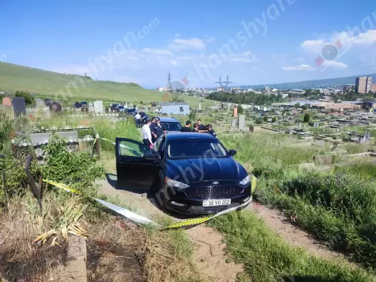 Առեղծվածային ու ողբերգական դեպք՝ Գեղարքունիքի մարզում․ Սևանի գերեզմաններում հայտնաբերվել է ավտոմեքենա, որի մեջ՝ երիտասարդ տղայի մարմին․ ըստ դեպքի վայրում հավաքվածների՝ նա այցելել էր հարազատի գերեզման․ ՖՈՏՈՌԵՊՈՐՏԱԺ, ՏԵՍԱՆՅՈւԹ