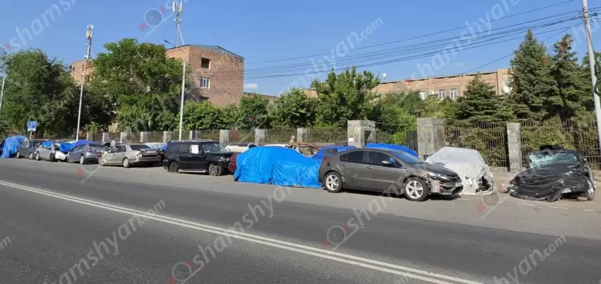 Մինչ Աշտարակի քաղաքապետ Թովմաս Շահվերդյանն իր թիմով ծաղկեցնում ու շենացնում է քաղաքը, Աշտարակի դատարանի դիմաց ստեղծվել է ավտոմեքենաների գերեզմանոց, որտեղ մարդիկ երբեմն իրենց բնական կարիքներն են հոգում.  ՖՈՏՈՌԵՊՈՐՏԱԺ, ՏԵՍԱՆՅՈՒԹ