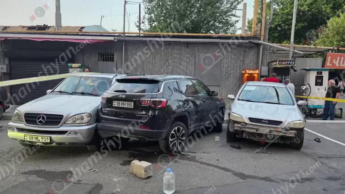 Միջադեպ՝ Երևանում․ Արաբկիրում վիճաբանության ժամանակ հնչել են կրակոցներ․ վիրավորները փրկվել են շտապօգնության բժիշկների շնորհիվ․ դեպքի վայրում հայտնաբերվել են կրակված պարկուճներ, գնդակ, վնասված ավտոմեքենաներ՝ այդ թվում կրակոցից․ ՖՈՏՈՌԵՊՈՐՏԱԺ, ՏԵՍԱՆՅՈՒԹ
