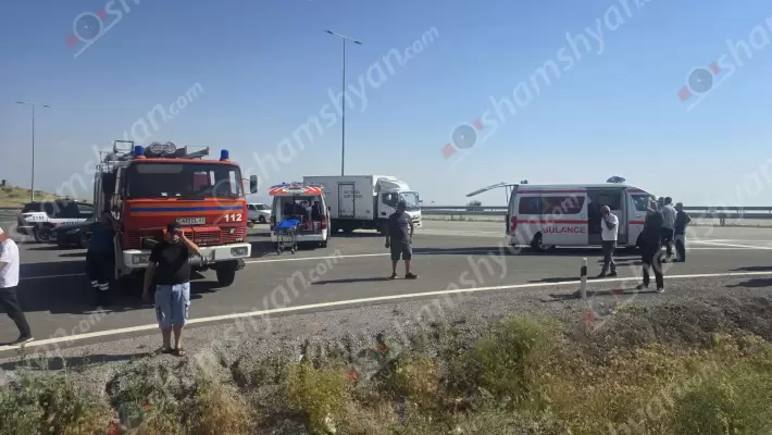 Ավտովթար՝ Արագածոտնի մարզում. «Mercedes»-ը Թալինի «վիշկայի» հարևանությամբ դուրս է եկել երթևեկելի գոտուց, բախվել քարերին. 4 վիրավորներին առաջինն օգնության են հասել շտապօգնության բժիշկները, փրկարարները, պարեկներն ու քաղաքացիները. ՖՈՏՈՌԵՊՈՐՏԱԺ, ՏԵՍԱՆՅՈւԹ