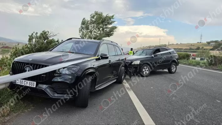 Ավտովթար՝ Կոտայքի մարզում. Բախվել են «Mercedes»-ը և «Kia»-ն. Կա վիրավոր. Օպերատիվ են գործել շտապօգնության բժիշկները և ՊԾ Կոտայքի մարզի գումարտակի պարեկները.  ՖՈՏՈՌԵՊՈՐՏԱԺ, ՏԵՍԱՆՅՈՒԹ