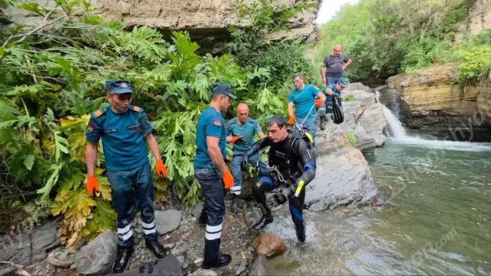 Ողբերգական դեպք՝ Վայոց ձորի մարզում. Փրկարարներն ու հատուկ ջրասուզակը Գողթանիկի ջրվեժում որոնում են 21-ամյա ջրահեղձ եղած տղայի մարմինը. Ժամանել են մարզի փրկարարական վարչության պետը, տեղակալը և ՊԾ գումարտակի հրամանատարը. ՖՈՏՈՌԵՊՈՐՏԱԺ, ՏԵՍԱՆՅՈՒԹ (ԼՐԱՑՎԱԾ)