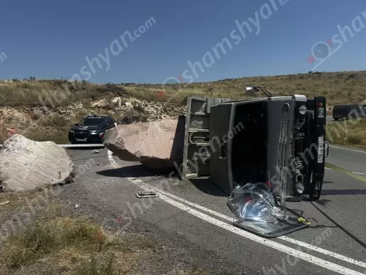 Խոշոր ու ողբերգական ավտովթար՝ Արագածոտնի մարզում․ Թալին-Քարակերտ ավտոճանապարհին քարով բարձված «ԿամԱԶ»-ը կողաշրջվել է, 51-ամյա վարորդը տեղում մահացել է․ ՖՈՏՈՌԵՊՈՐՏԱԺ, ՏԵՍԱՆՅՈՒԹ