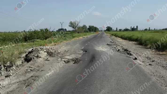Կառավարության ֆինանսավորմամբ 2 տարի առաջ հիմնանորոգված Մեծամոր խոշորացված համայնքի Արտաշար-Զարթոնք մի քանի կիլոմետրանոց ճանապարհը որոշ ավազահանքերի տերերի ագահության պատճառով ավիրվում է. ՖՈՏՈՌԵՊՈՐՏԱԺ, ՏԵՍԱՆՅՈՒԹԵՐ