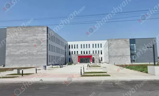 ՀՀ Կառավարության ֆինանսավորմամբ Մասիսում կառուցվում է միջազգային չափանիշներին համապատասխան «Մասիս» բժշկական կենտրոնը, որին տեղացիները տվել են «Բելի դոմ» անունը. ՖՈՏՈՌԵՊՈՐՏԱԺ, ՏԵՍԱՆՅՈՒԹ