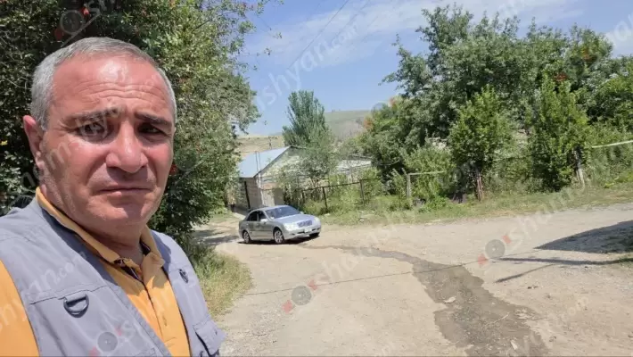 Հրազդան խոշորացված համայնքի Ներքին Աղբյուրակ թաղամասի բնակիչներ ասում են. «Հրազդանի քաղաքապետը և «Վեոլիա ջուրը» միտումնավոր մեզ ջրաքամ են անում. խմելու ջուրը կորչում է, իսկ պատասխանատուները ցուցաբերում են քար անտարբերություն». ՖՈՏՈՌԵՊՈՐՏԱԺ, ՏԵՍԱՆՅՈւԹ