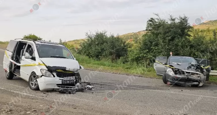 Խոշոր ավտովթար՝ Տավուշի մարզում․ Ծաղկավանում բախվել են «Nissan Tiida»-ն և «Mercedes Vito»-ն․ կա 4 վիրավոր․ օպերատիվ են գործել շտապօգնության բժիշկներն ու պարեկները․ ՖՈՏՈՌԵՊՈՐՏԱԺ, ՏԵՍԱՆՅՈւԹ