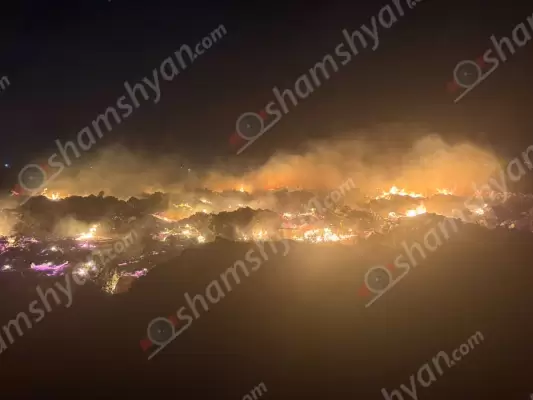 Խոշոր հրդեհ՝ Երևանի Սիլիկյան թաղամասի հարևանությամբ գտնվող աղբավայրում. կրակն ու ծուխը տեսանելի են մի քանի կիլոմետրից. հրշեջները, վտանգելով իրենց կյանքը, պայքարում են կրակի տարածման դեմ. ՖՈՏՈՌԵՊՈՐՏԱԺ, ՏԵՍԱՆՅՈւԹ
