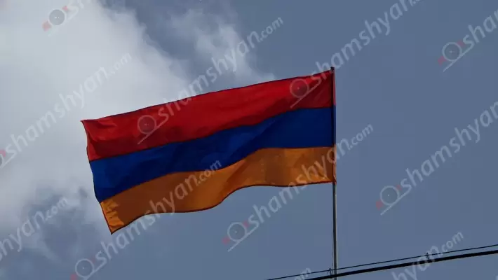 Արագածոտնի մարզի ընդհանուր իրավասության դատարանի Աշտարակի նստավայրի շենքի տանիքին ծածանվող բզկտված եռագույնը ԲԴԽ նախագահի հանձնարարականով 1 ժամվա ընթացքում փոխարինվեց նորով. ՖՈՏՈՌԵՊՈՐՏԱԺ, ՏԵՍԱՆՅՈւԹԵՐ