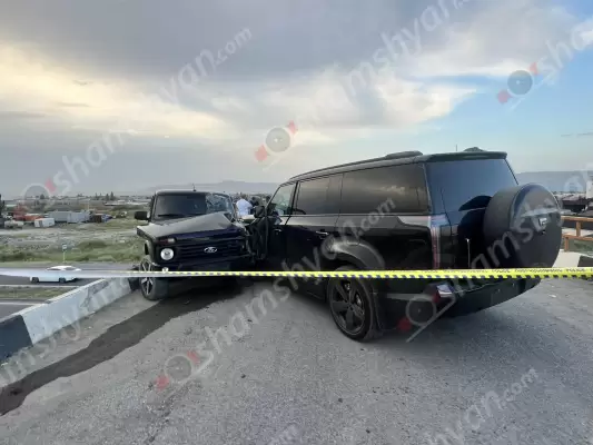 Խոշոր ավտովթար՝ Արարատի մարզում․ ժողովրդին հայտնի «Յուվայի» կամրջի վրա բախվել են «Rox»-ը և «ՎԱԶ 2121»-ը․ վերջինը կոտրել է կամրջի երկաթե ճաղավանդակը․ բարեբախտաբար 10 մետր բարձրությունից «Նիվա»-ն չի ընկել․ կա վիրավոր․ ՖՈՏՈՌԵՊՈՐՏԱԺ, ՏԵՍԱՆՅՈւԹ