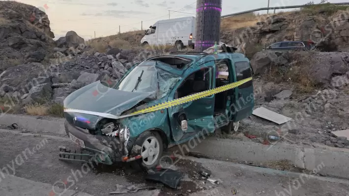 Խոշոր ավտովթար՝ Արագածոտնի մարզում. «Renault »-ն Երևան-Գյումրի ավտոճանապարհին՝ Մուղնիի տարածքում, բախվել է հողաթմբերին և հայտնվել  երթևեկելի գոտուց դուրս. հարազատ եղբայրները տեղափոխվել են հիվանդանոց. ՖՈՏՈՌԵՊՈՐՏԱԺ, ՏԵՍԱՆՅՈւԹ