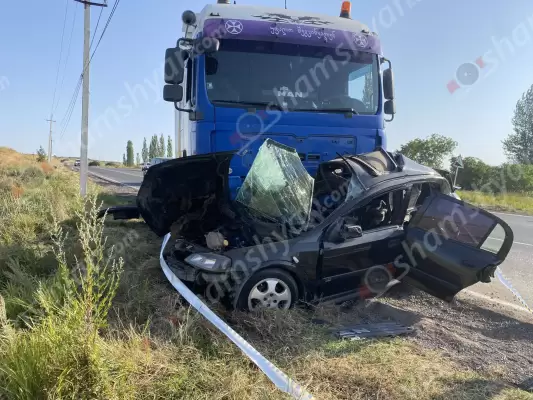 Խոշոր ու ողբերգական ավտովթար՝ Արագածոտնի մարզում. Արտաշավանում բախվել են «MAN» բեռնատարն ու «Opel»-ը․ բժիշկներն արձանագրել են «Opel»-ի վարորդի մահը. ՖՈՏՈՌԵՊՈՐՏԱԺ, ՏԵՍԱՆՅՈւԹ
