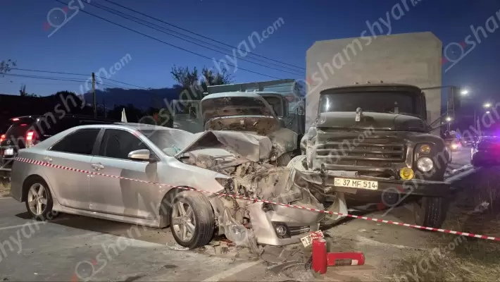 Խոշոր ավտովթար՝ Եղվարդ-Զովունի ճանապարհին․ բախվել են հինգ ավտոմեքենաներ, որոնցից երկուսը՝ բեռնատար․ կան վիրավորներ․ ճանապարհն ամբողջությամբ փակվել է․ ՖՈՏՈՌԵՊՈՐՏԱԺ, ՏԵՍԱՆՅՈւԹ