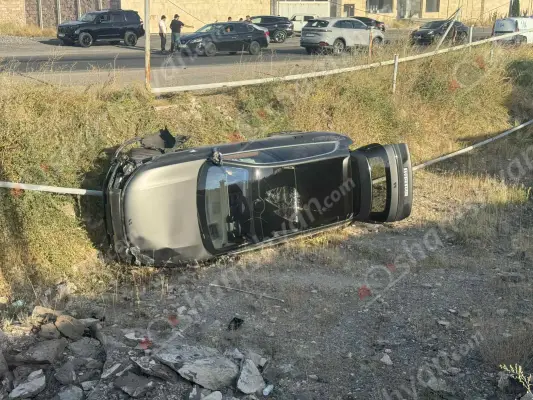 Խոշոր ավտովթար՝ Կոտայքի մարզում․ Երևան-Եղվարդ ավտոճանապարհին բախվել են «Renault»-ը և «Lixiang»-ը․ վերջինը բախվել է գազատար խողովակներին, արտաքին լուսավորության երկաթե սյանը, կոտրել դրանք և կողաշրջված հայտնվել ձորակում․ ՖՈՏՈՌԵՊՈՐՏԱԺ, ՏԵՍԱՆՅՈՒԹ