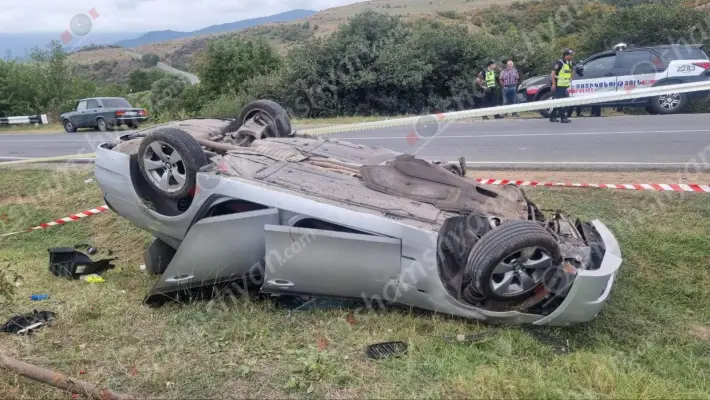 Խոշոր ավտովթար՝ Տավուշի մարզում․ Բաղանիսում 44-ամյա վարորդը «BMW»-ով բախվել է հողաթմբերին և գլխիվայր հայտնվել դաշտում․ կա 4 վիրավոր․ ՖՈՏՈՌԵՊՈՐՏԱԺ, ՏԵՍԱՆՅՈՒԹ