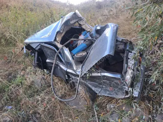 Խոշոր ավտովթար՝ Գեղարքունիքի մարզում. «ՎԱԶ 2105»-ը Գագարին-Ծաղկունք ճանապարհին մի քանի պտույտ շրջվելով հայտնվել է ձորում. բժիշկները պայքարում են վիրավորների կյանքի համար. ժամանել են Սևանի ոստիկանապետն ու քննչական բաժնի պետը. ՖՈՏՈՌԵՊՈՐՏԱԺ, ՏԵՍԱՆՅՈւԹ