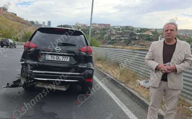 Ավտովթար՝ Երևանում. «Nissan Tiida»-ն բախվել է «Nissan Rogue»-ին. վարորդներից մեկը «FreeNews» հեռուստաընկերության աշխատակից, ճանաչված քաղաքական մեկնաբան Արթուր Կիրակոսյանն է. ՖՈՏՈՌԵՊՈՐՏԱԺ, ՏԵՍԱՆՅՈՒԹ
