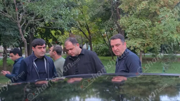 «Միքայելյան վիրաբուժության ինստիտուտի» բժիշկներին հաջողվել է կայունացնել Երևանում՝ Մինաս Ավետիսյան փողոցում հրազենային վիրավորում ստացած  23-ամյա տղայի վիճակը. քրեական ոստիկանները և քննիչները պարզել են, որ նա նույն փողոցի բնակիչ է. ՖՈՏՈՌԵՊՈՐՏԱԺ, ՏԵՍԱՆՅՈւԹ