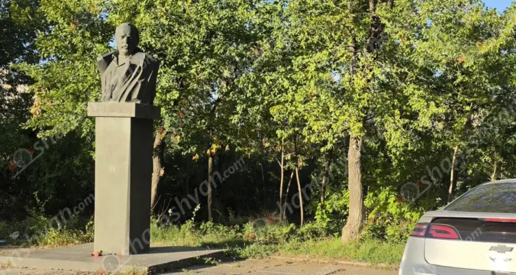 «Հաղթանակ» զբոսայգում Հայաստանի և Արցախի ազգային հերոս, լեգենդար Մոնթեի կիսանդրու պահպանությունը վարձակալին չի հուզում. նրան հետաքրքրում է իր գրպաններն ու «թափանը» լցնելը. ՖՈՏՈՌԵՊՈՐՏԱԺ, ՏԵՍԱՆՅՈւԹ