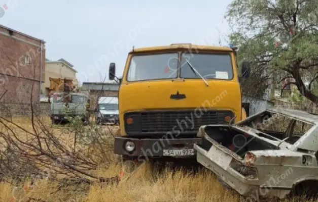 Ողբերգական դեպք՝ Երևանում. «MAZ» բեռնատարը վրաերթի է ենթարկել տղամարդուն և առաջ ընթանալով բախվել կայանված վիճակում գտնվող խոտանված մեքենային․ բժիշկներն արձանագրել են նրա մահը. ՖՈՏՈՌԵՊՈՐՏԱԺ, ՏԵՍԱՆՅՈւԹԵՐ