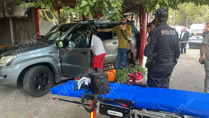 ԲԱՑԱՌԻԿ ՏԵՍԱՆՅՈՒԹ․Ավտովթար՝ Երևանում․ Գյուլբենկյան-Հրաչյա Քոչար փողոցների խաչմերուկում բախվել են «Nissan Rogue»-ը և «Lexus GX470»-ը․ վերջինը հայտնվել է մայթին՝ կոտրելով խմորեղենի արտադրամասի ապակիները. ՖՈՏՈՌԵՊՈՐՏԱԺ, ՏԵՍԱՆՅՈւԹ
