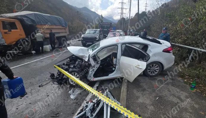 Խոշոր ավտովթար՝ Սյունիքի մարզում․ Քաջարանում բախվել են «Կամազ»-ը և «Kia Forte»․ բժիշկները պայքարում են վերջինի վարորդի կյանքի համար․ օպերատիվ են գործել փրկարարները, շտապօգնության բժիշկներն ու պարեկները․ ՖՈՏՈՌԵՊՈՐՏԱԺ, ՏԵՍԱՆՅՈՒԹ